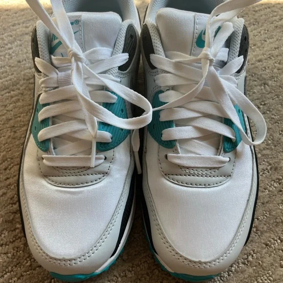 Nike Air Max 90 Sneakers - Picture 2 of 5